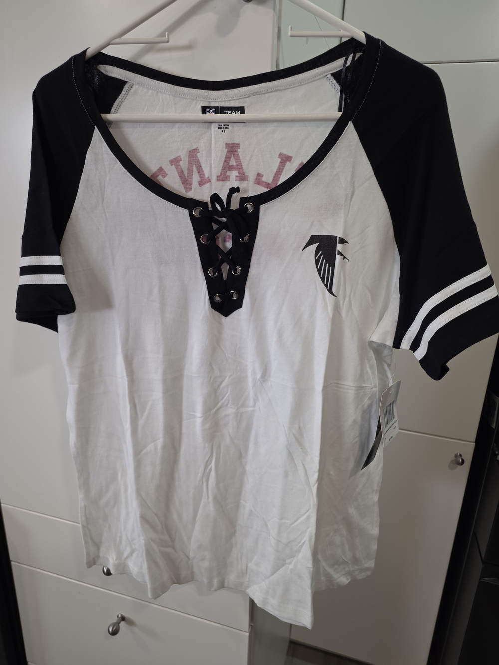NWT NFL Team Apparel Atlanta Falcons Lace-Up Raglan T-Shirt Women's Size XL